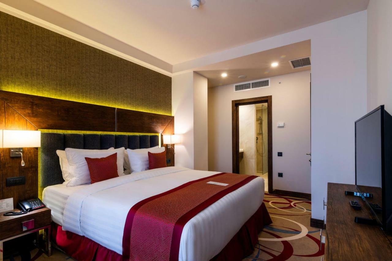 Ramada Hotel & Suites By Wyndham Ереван Экстерьер фото